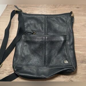 The Sak Iris Black Pebbled Leather Crossbody‎ Shoulder Bag Purse Classic.